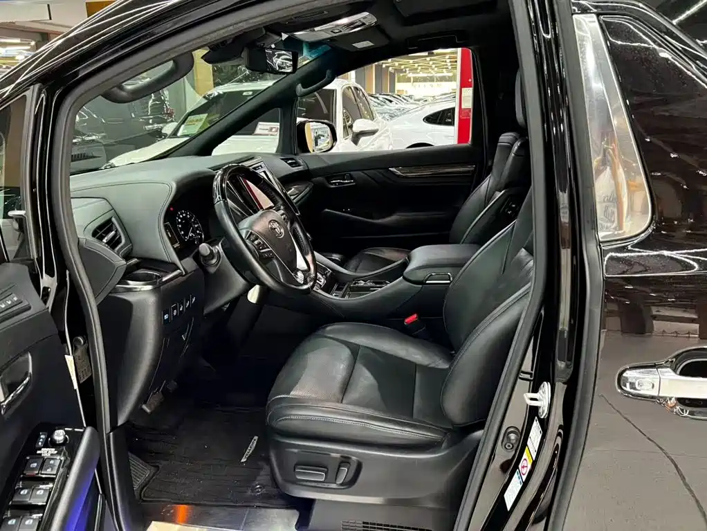 Toyota Vellfire — миниатюра 2