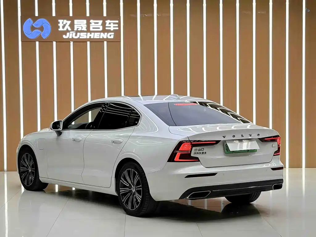 Volvo S60 2021 T8 E Luxury