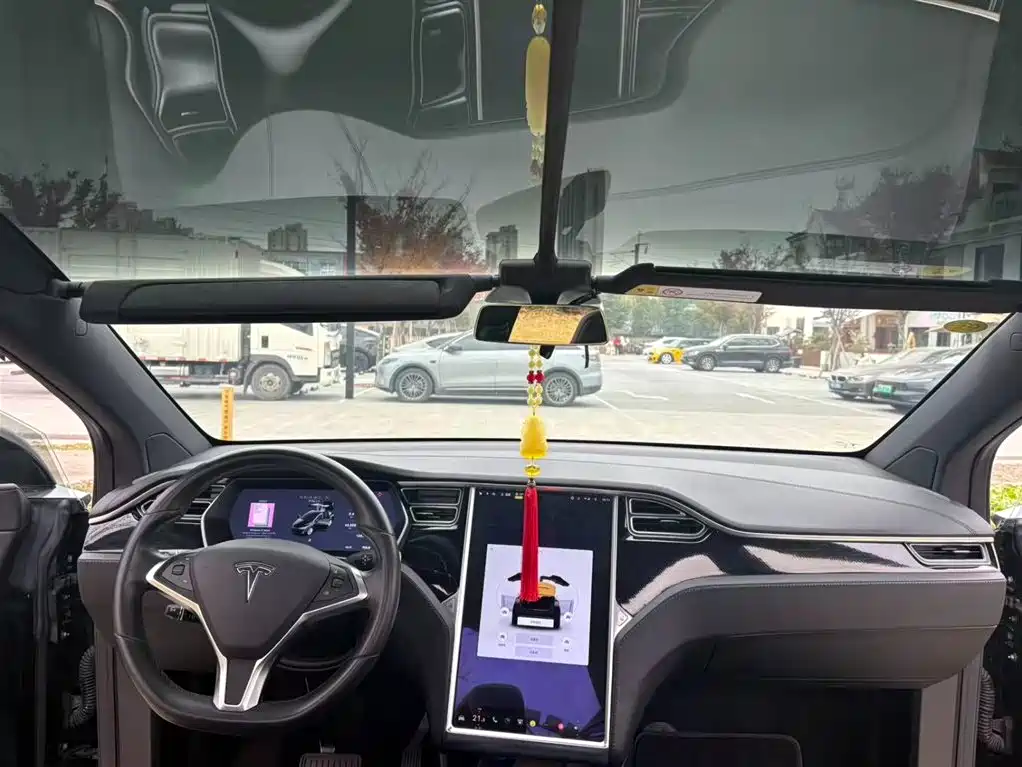 TESLA MODEL X