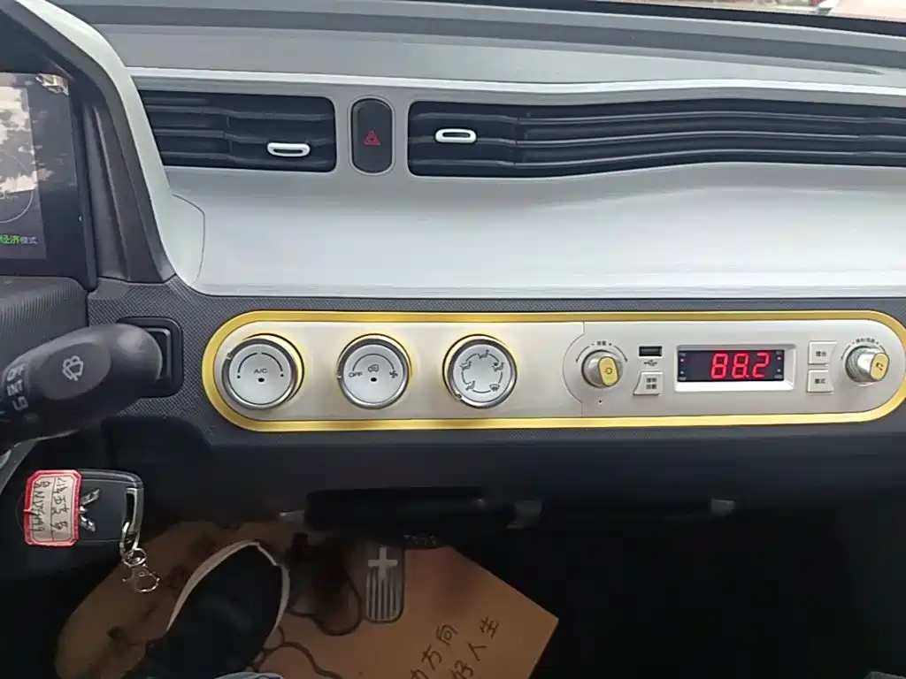 Wuling MINIEV — миниатюра 13