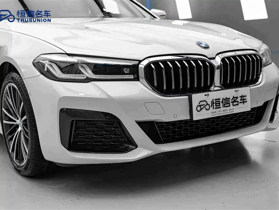 BMW 5 Series — миниатюра 9