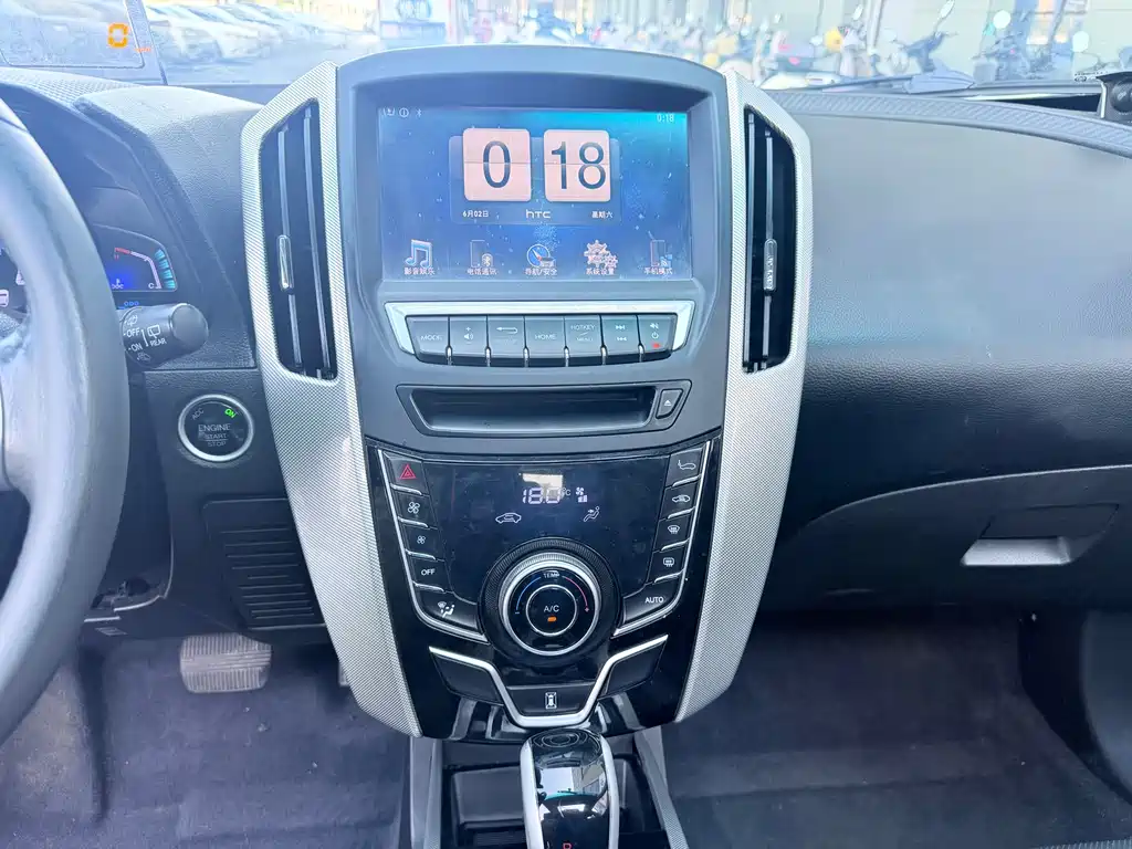 Luxgen U6 — миниатюра 13