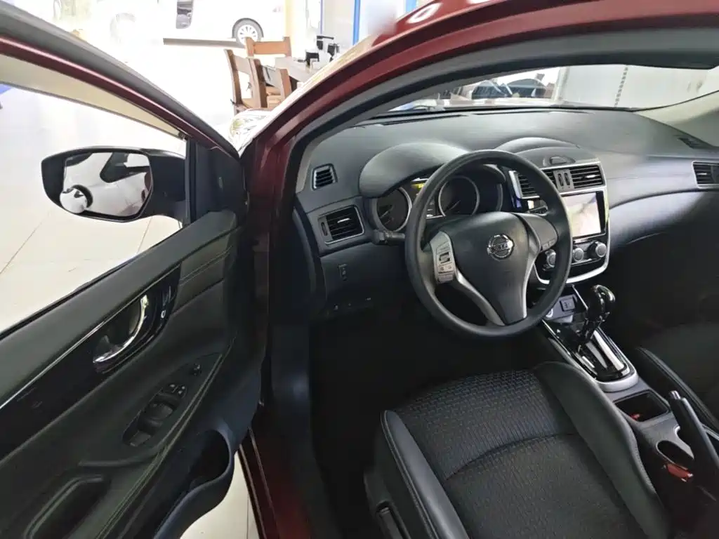 Nissan Tiida — миниатюра 16