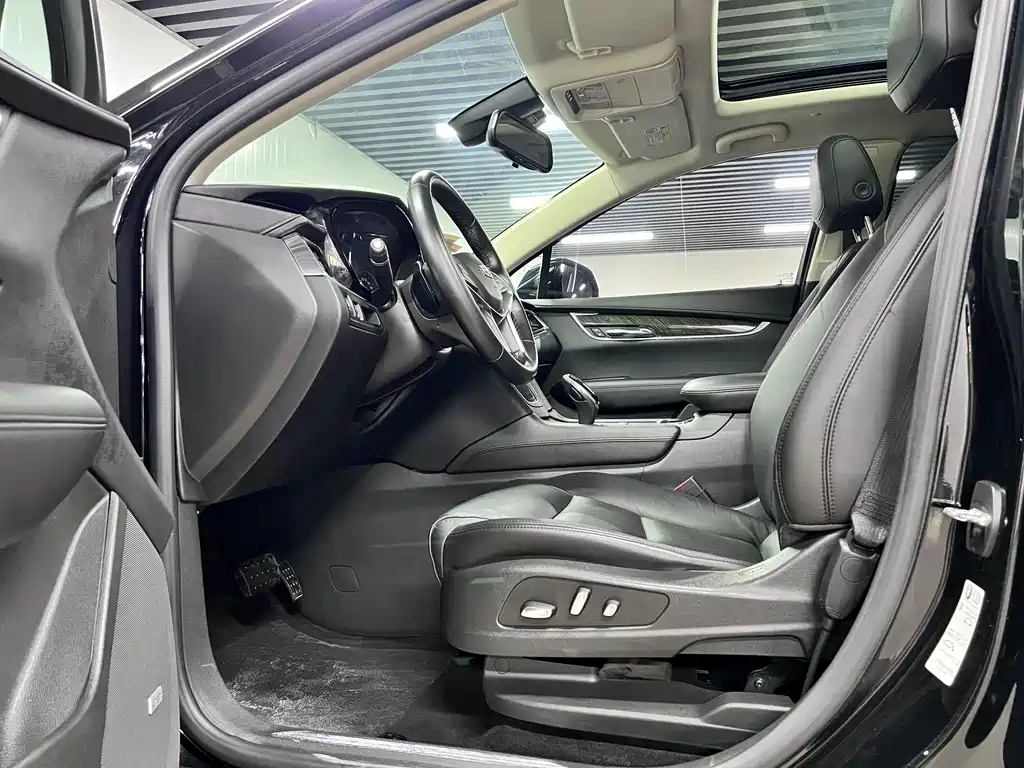 Cadillac XT5 — миниатюра 7