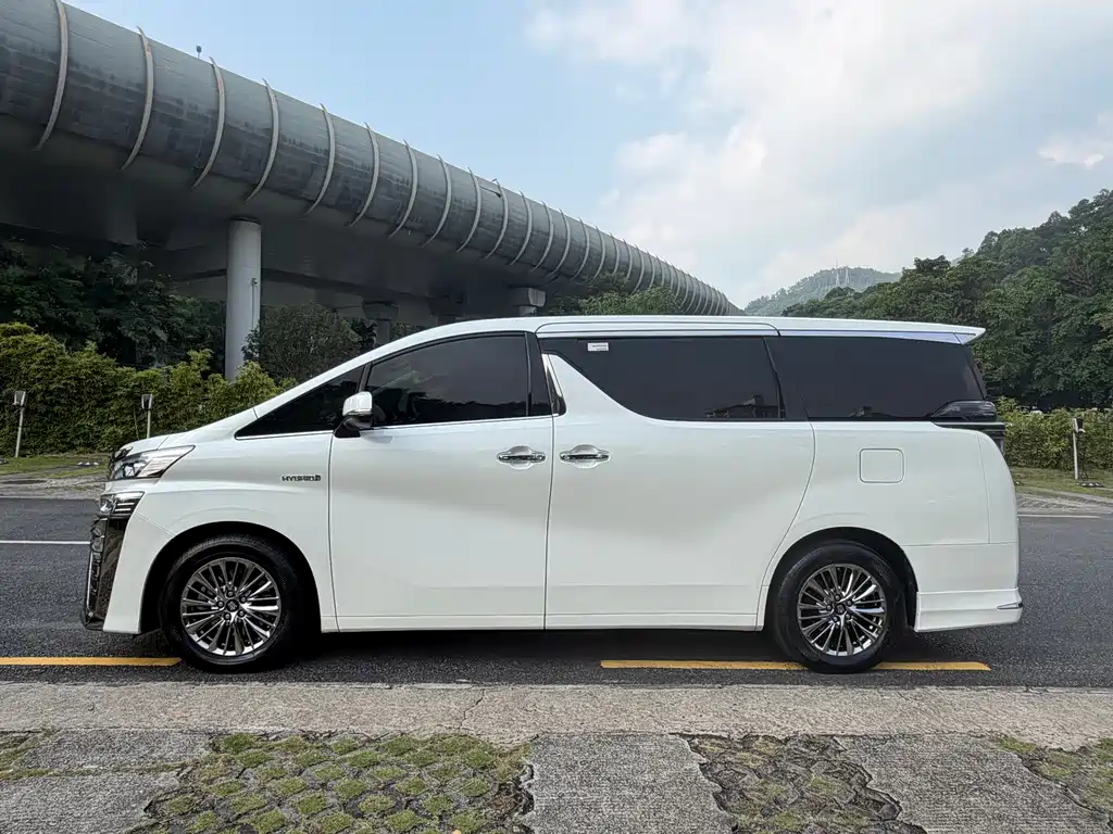 Toyota Vellfire — миниатюра 4