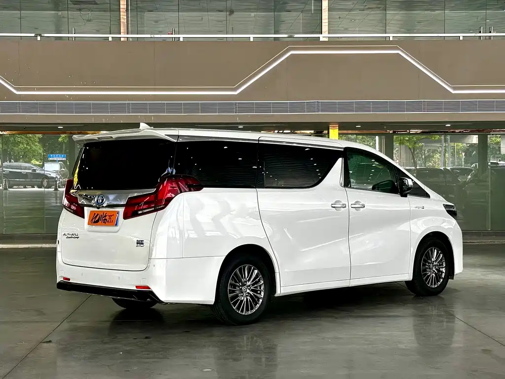 Toyota Alphard — миниатюра 16