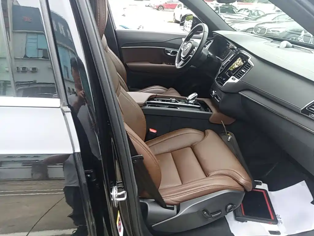 Volvo XC90 PHEV — миниатюра 25