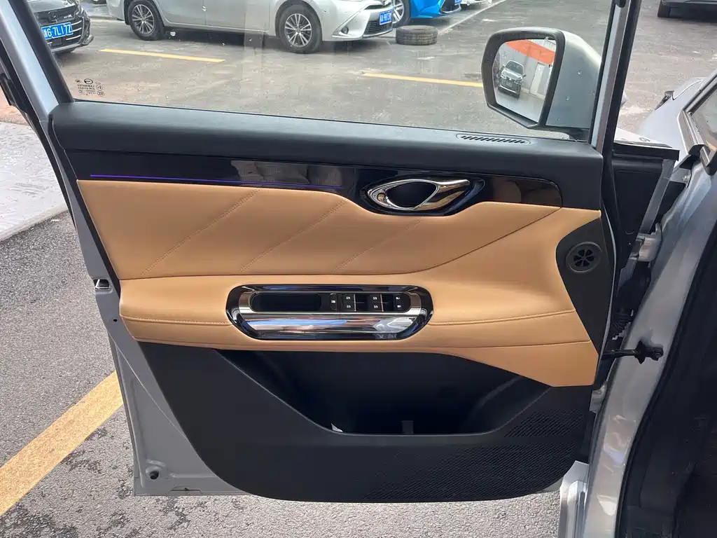 GAC Motor 传祺E8 PHEV — миниатюра 6