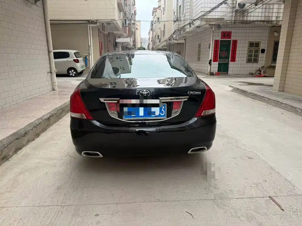Toyota Crown — миниатюра 5