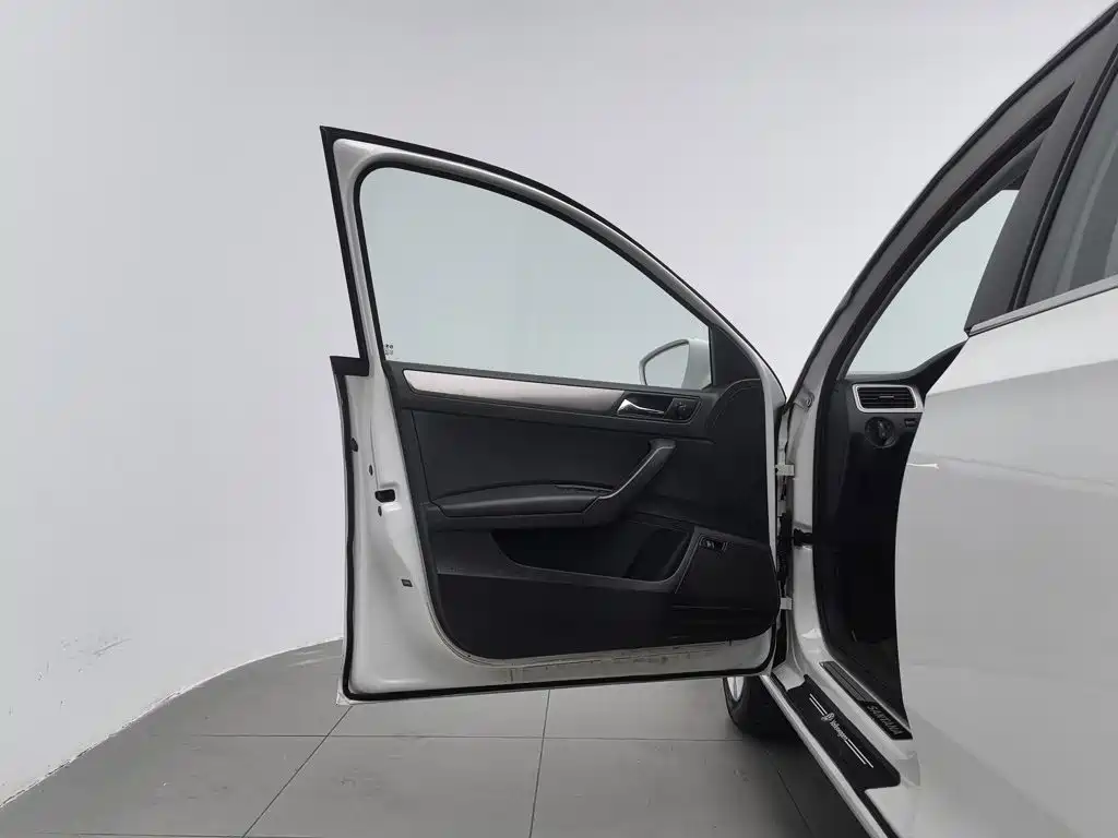Volkswagen Santana — миниатюра 8