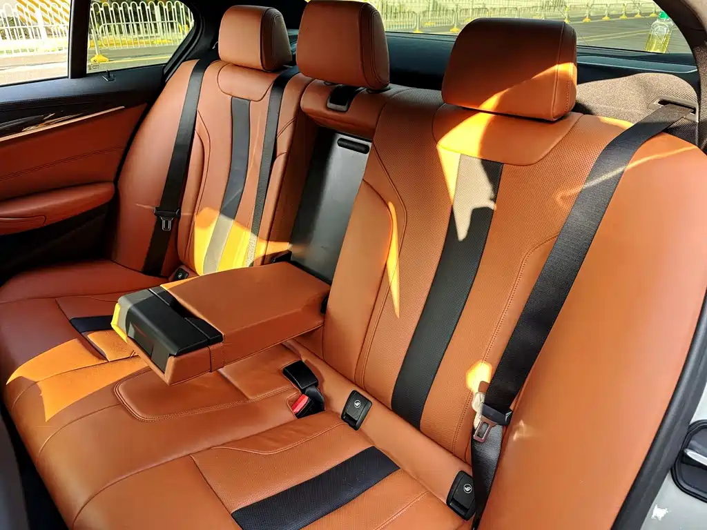 BMW M5 — миниатюра 10