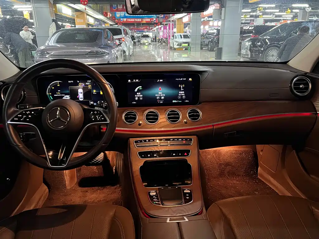 MERCEDES-BENZ E CLASS