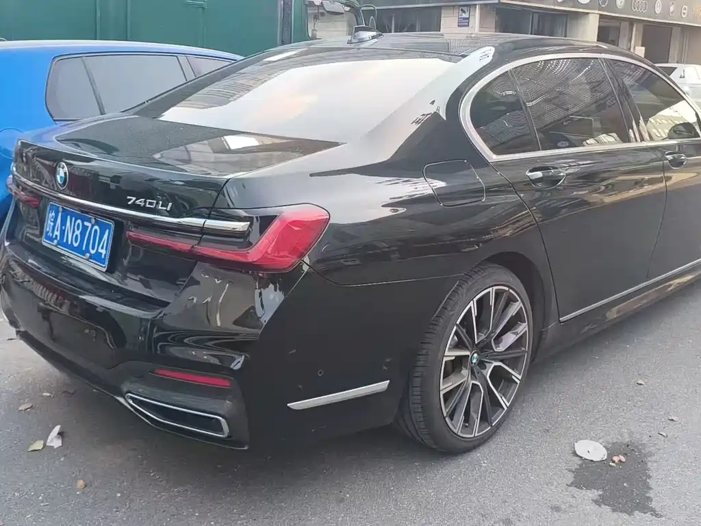 BMW 7 Series — миниатюра 4