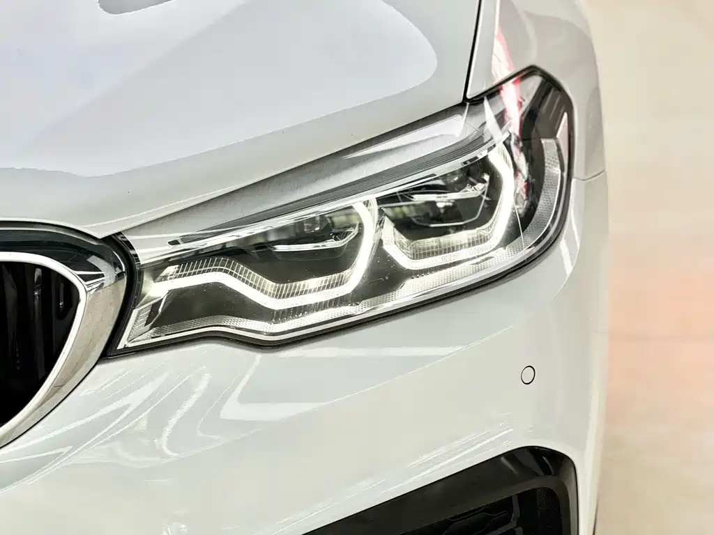 BMW 5 Series — миниатюра 17