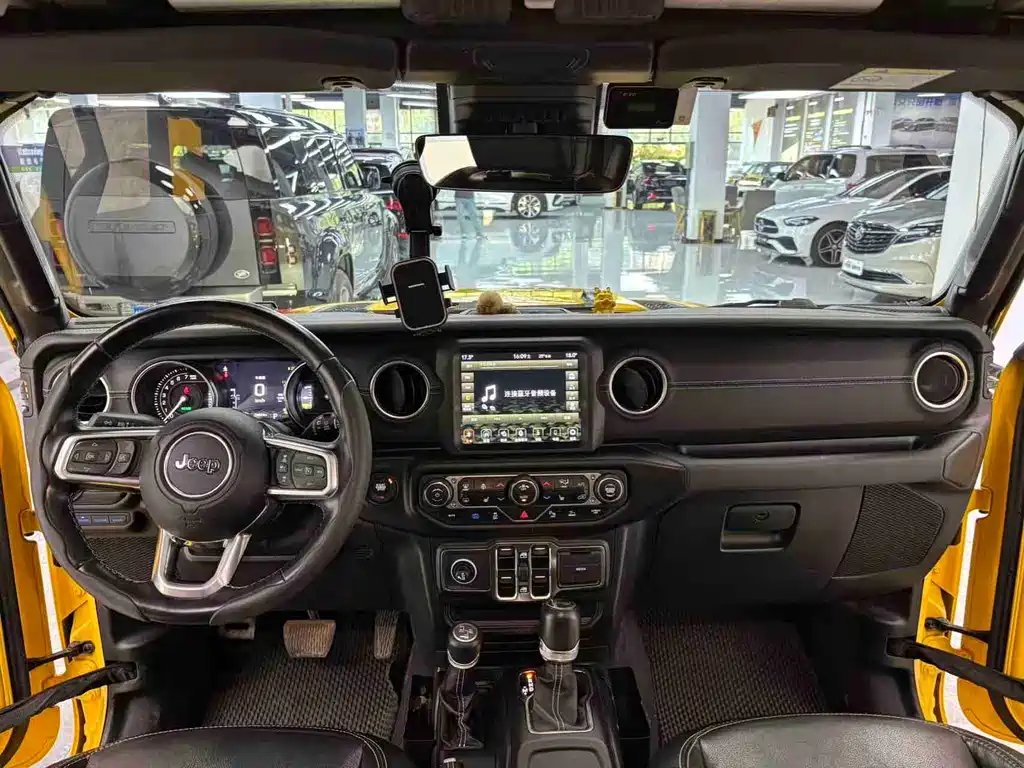 Jeep Wrangler PHEV 4-door 2.0T 4xe Sahara, фото 8