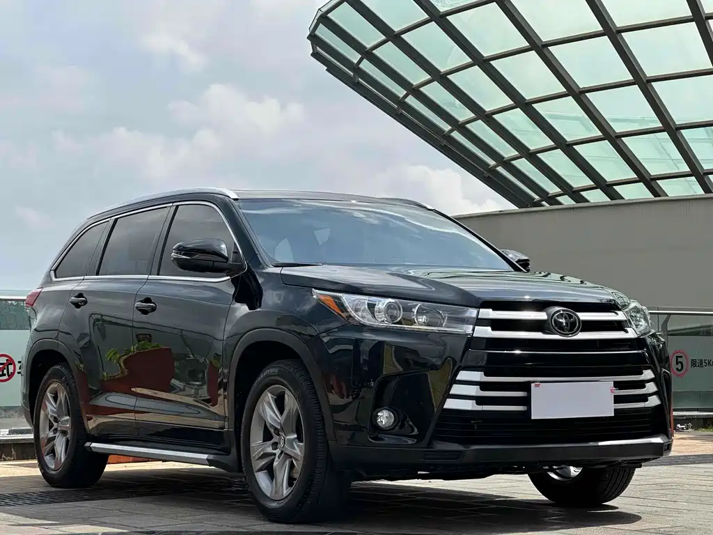 Toyota Highlander 2021 2.0T Luxury 7 мест