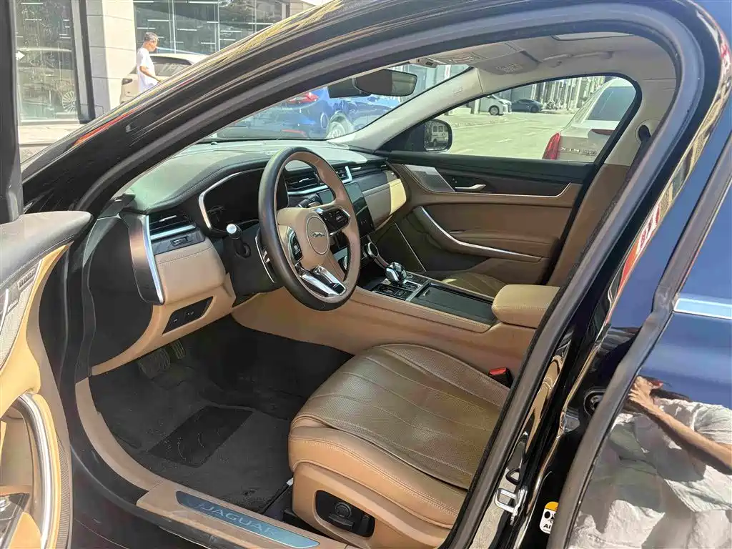 Jaguar XFL — миниатюра 4