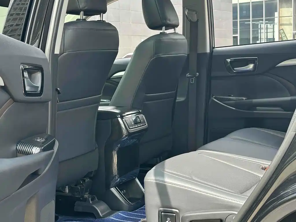 Toyota Highlander 2021 2.0T Luxury 7 мест