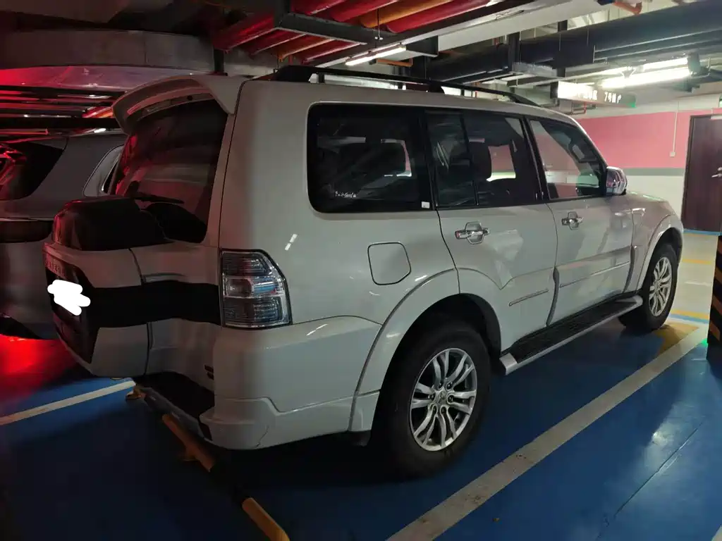 Mitsubishi Pajero (Import) — миниатюра 4