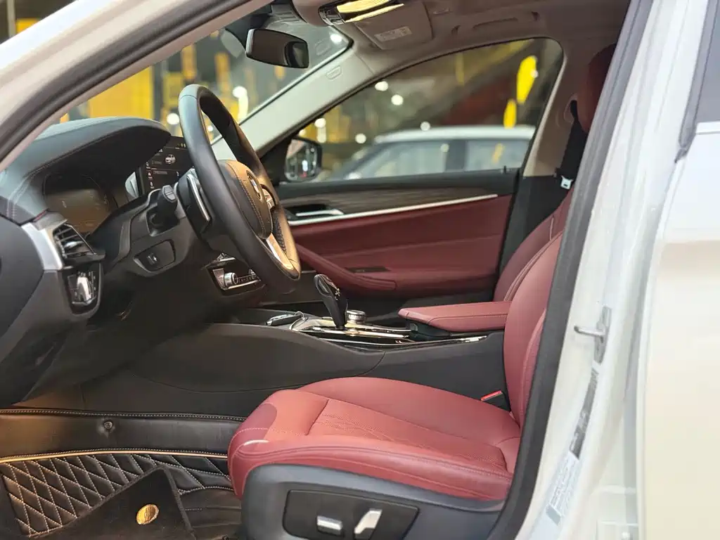 BMW 5 Series — миниатюра 13