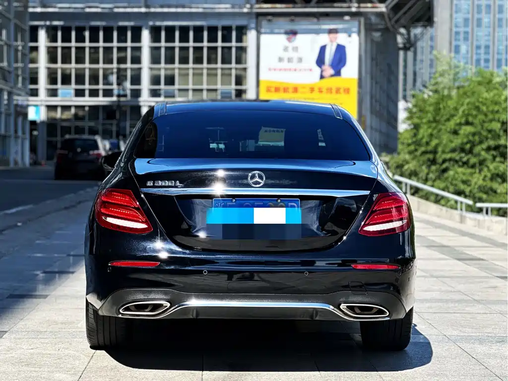 Mercedes-Benz E-Class — миниатюра 5