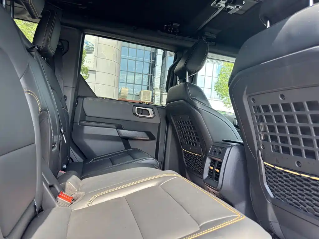 Ford Bronco — миниатюра 9