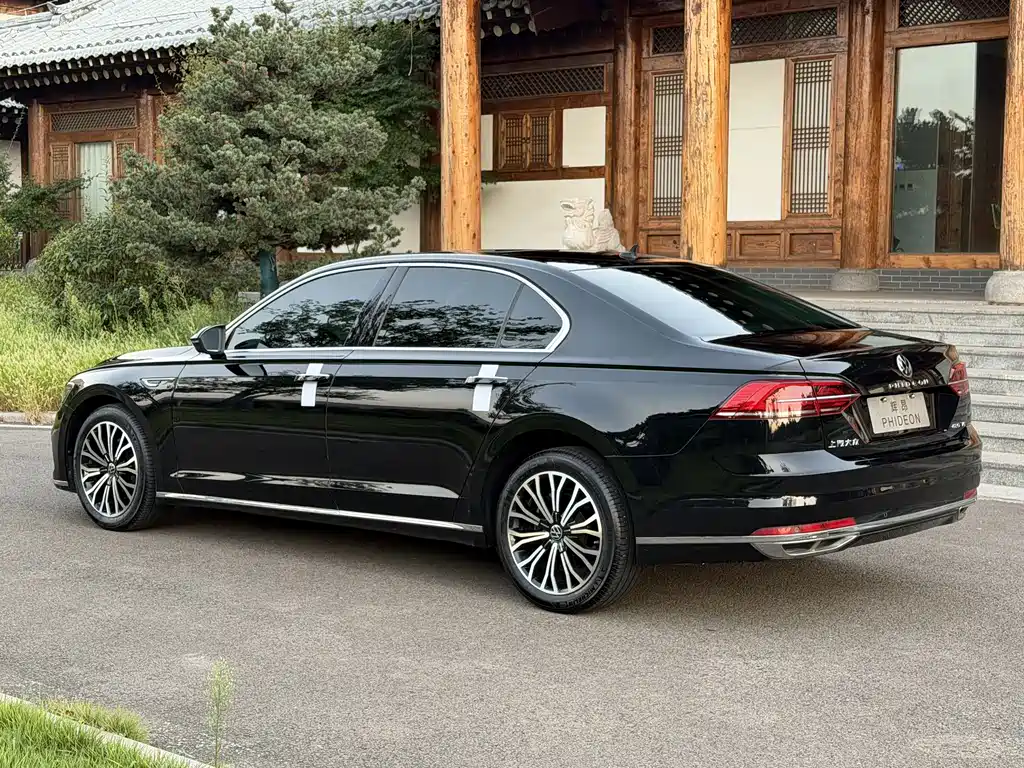 Volkswagen Phideon — миниатюра 6