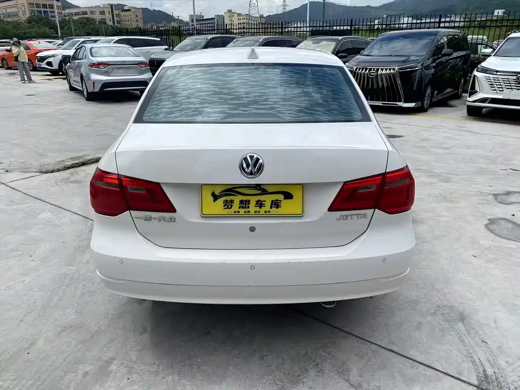 Volkswagen Jetta — миниатюра 6