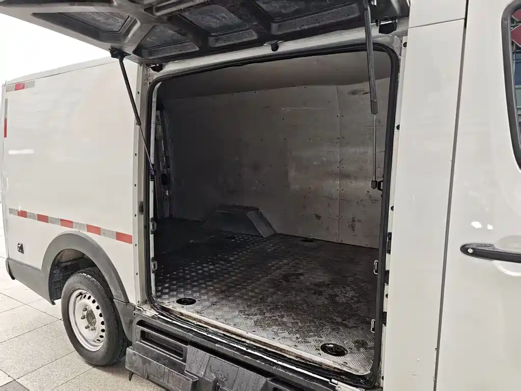 JAC Van Polo — миниатюра 12