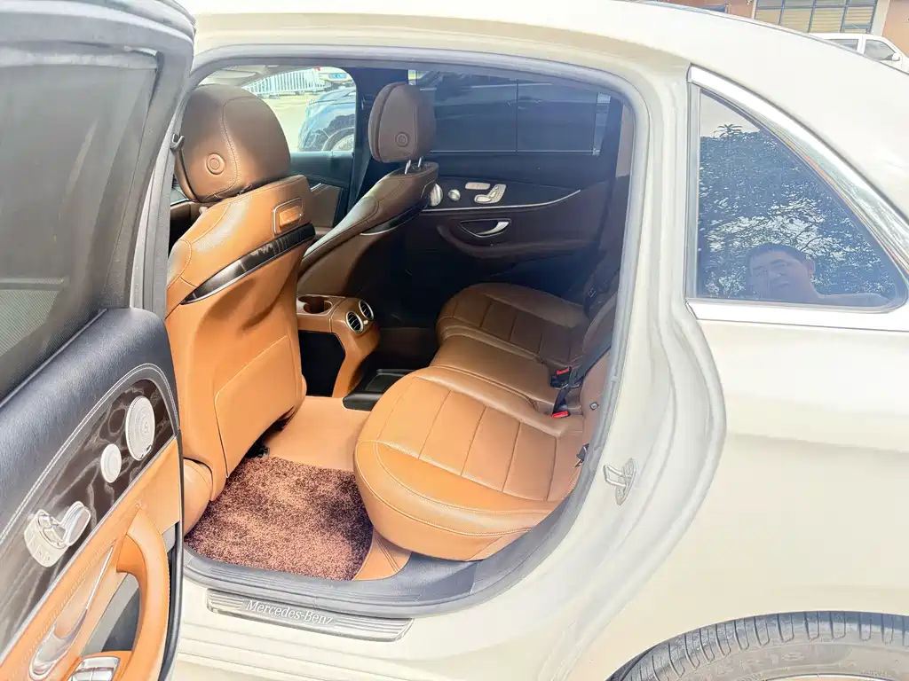 Mercedes-Benz E-Class — миниатюра 3