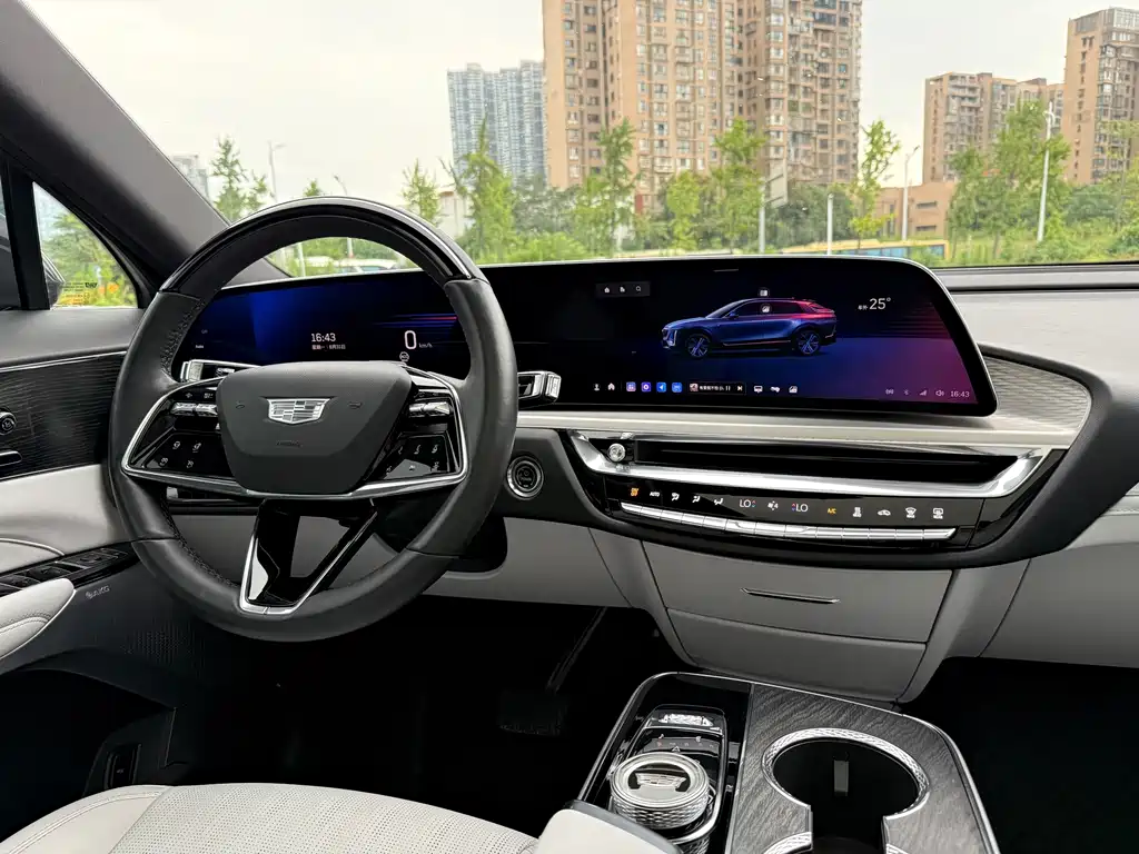 Cadillac Lyriq — миниатюра 5
