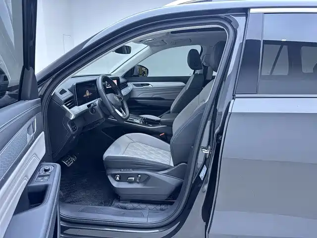 Volkswagen Tavendor 2023 380TSI R-Line
