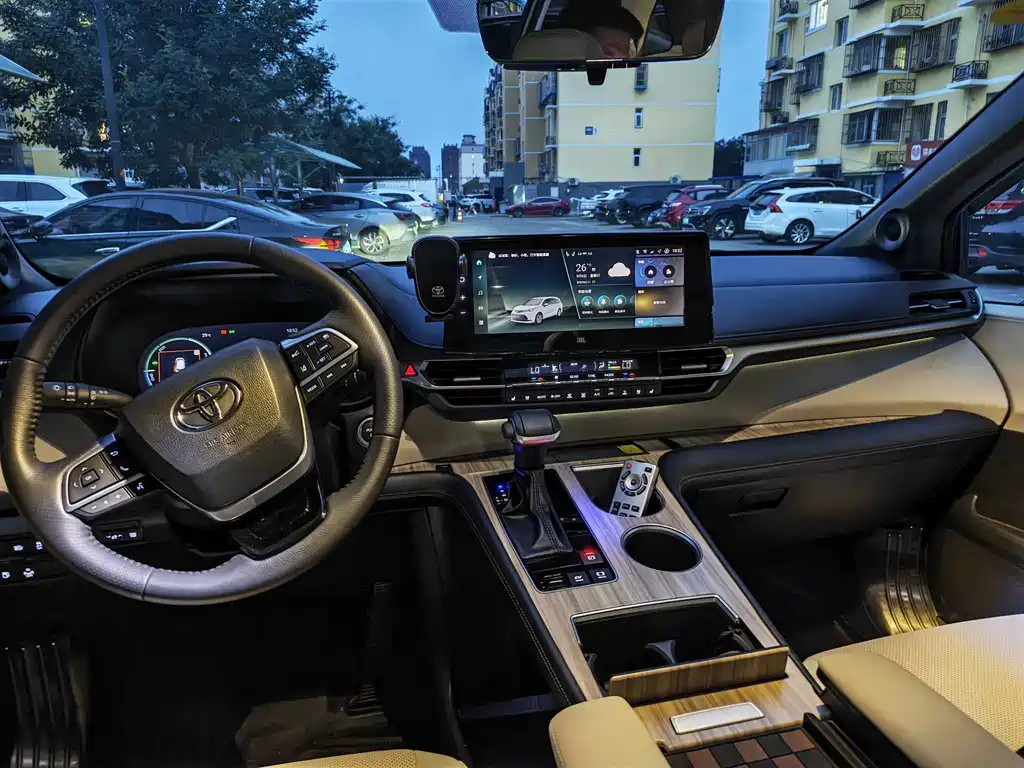 Toyota Sienna — миниатюра 6