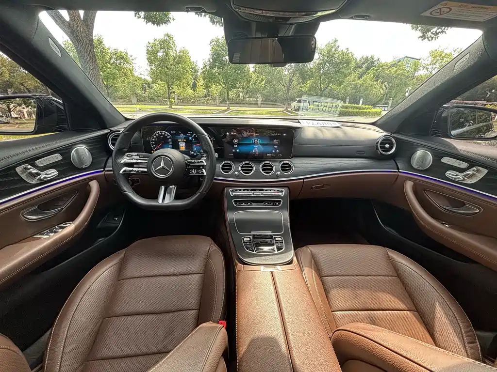 Mercedes-Benz E-Class — миниатюра 10