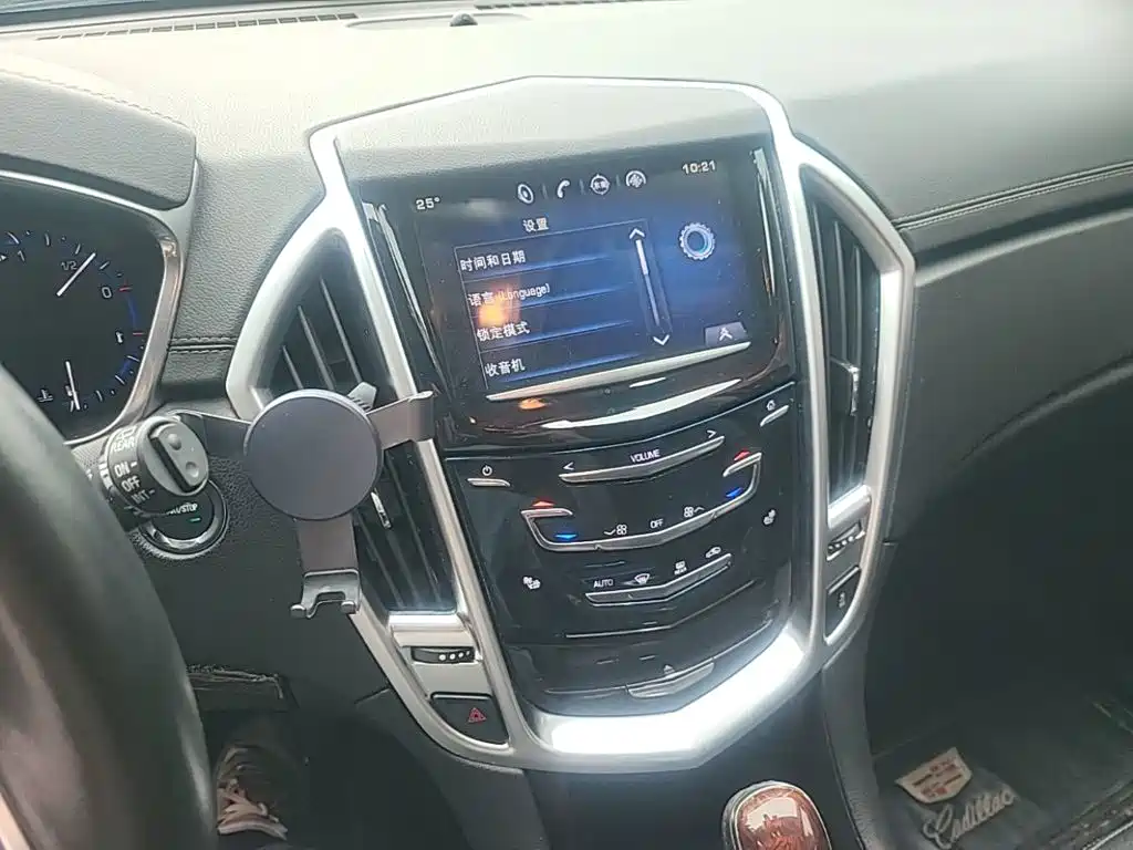 Cadillac SRX — миниатюра 13