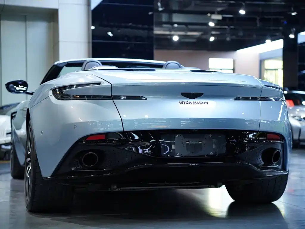 Aston Martin DB11 — миниатюра 7