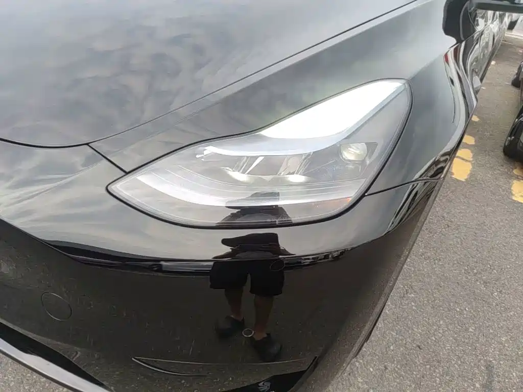 Tesla Model Y — миниатюра 24