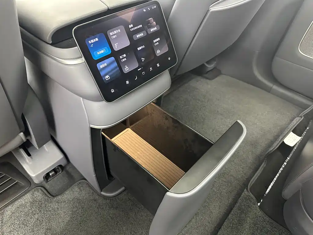 NIO ES8 — миниатюра 16