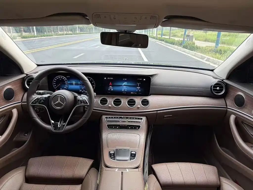 Mercedes-Benz E-Class 2023 — фото 30