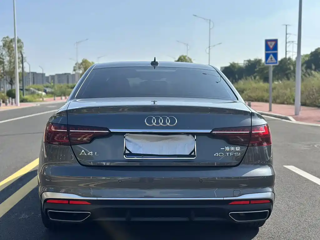 Audi A4L 2022 — фото 8