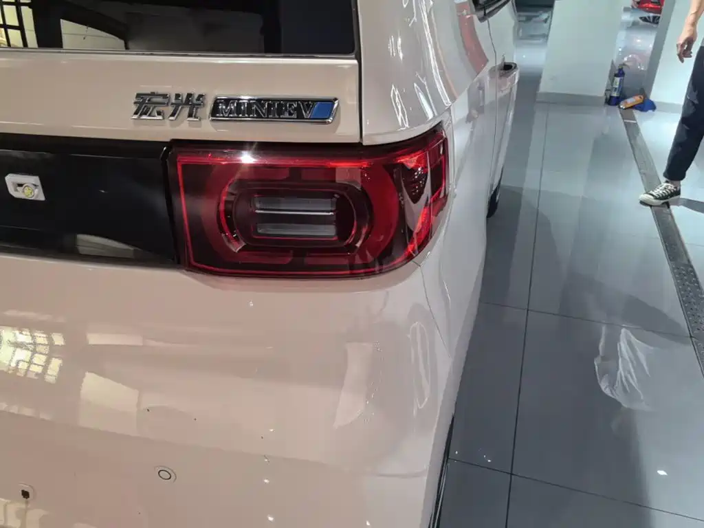 Wuling MINIEV — миниатюра 8