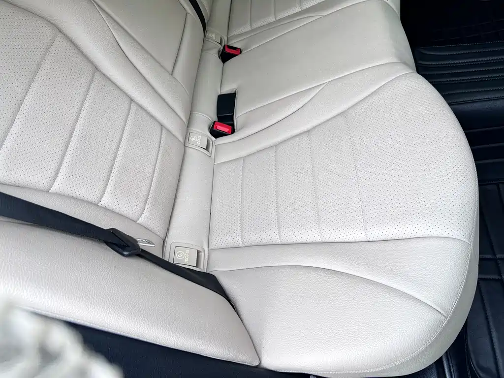 Mercedes-Benz C-Class — миниатюра 16