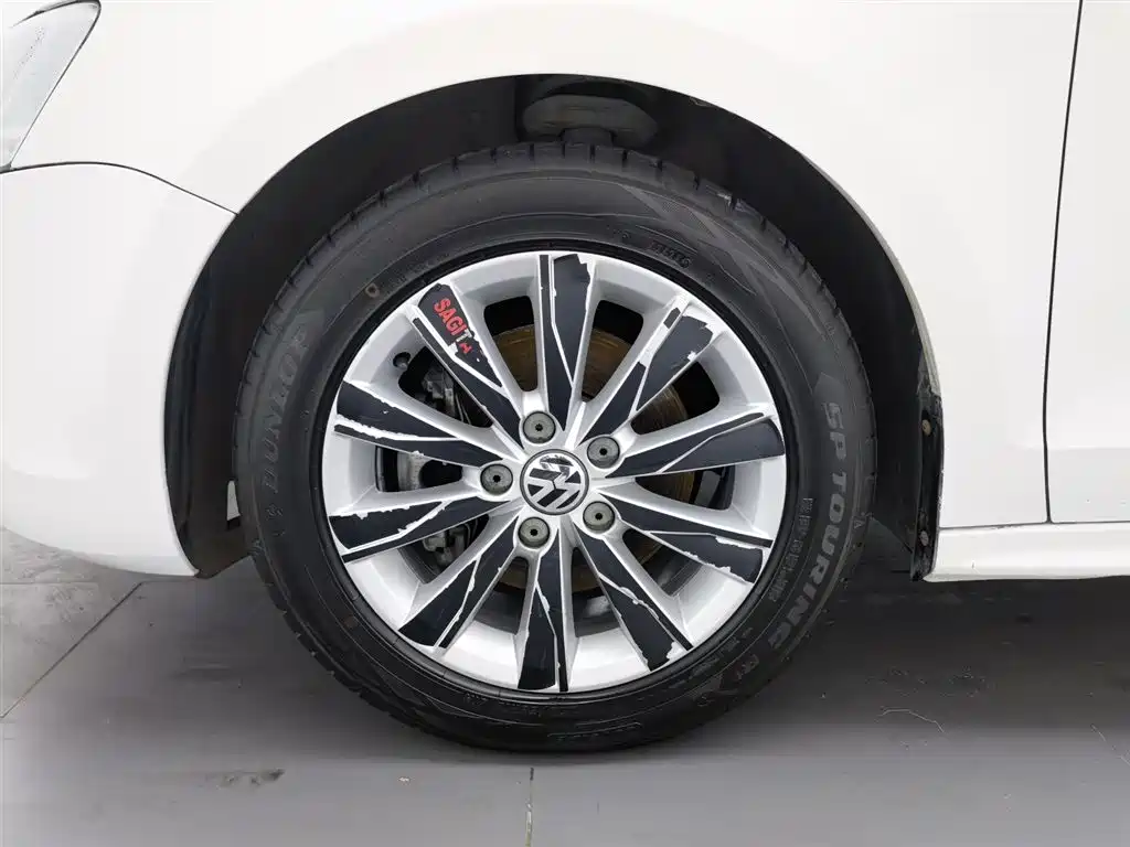 Volkswagen Sagitar 2014