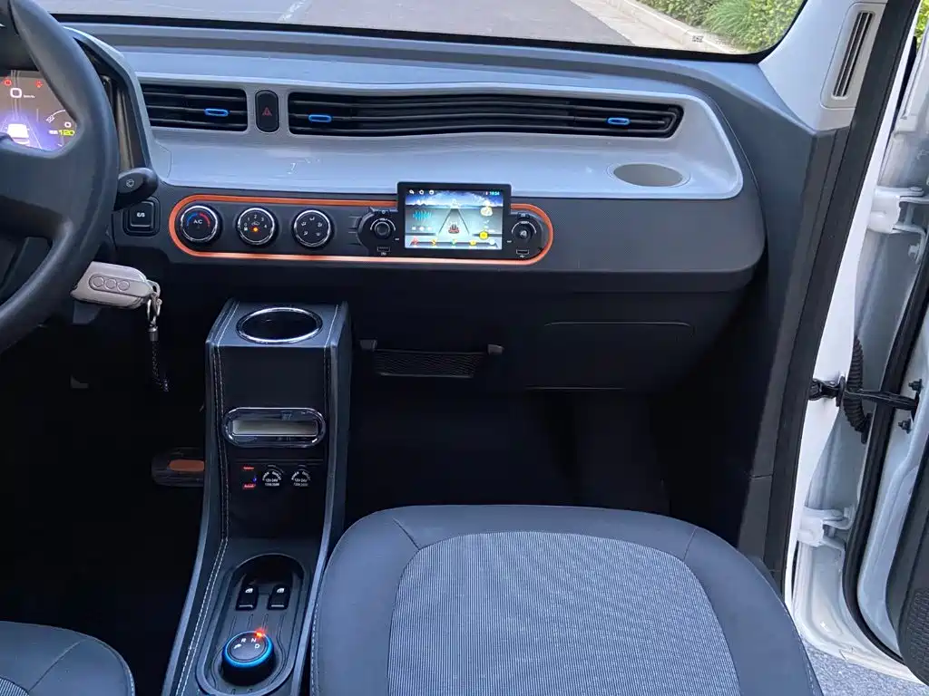 Wuling MINIEV — миниатюра 8