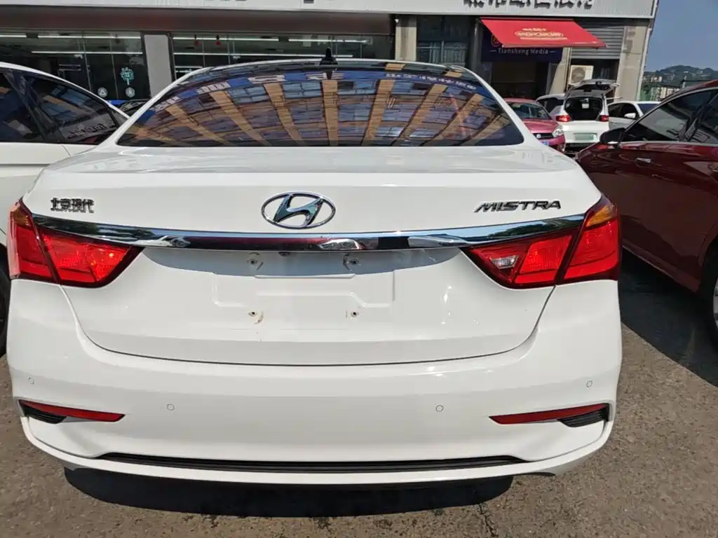 Hyundai Mistra 2017 1.8L AT GLS V