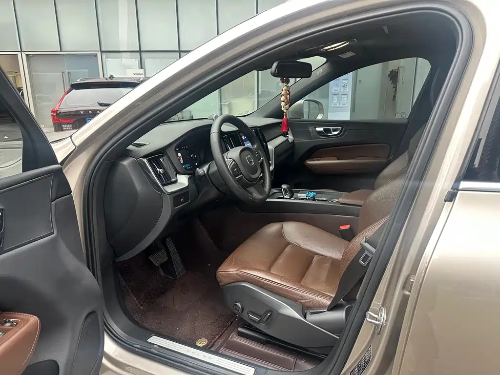 Volvo XC60 — миниатюра 8