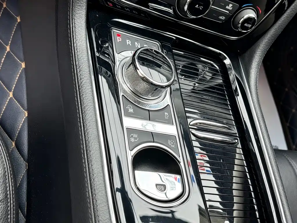 Jaguar XJ — миниатюра 10