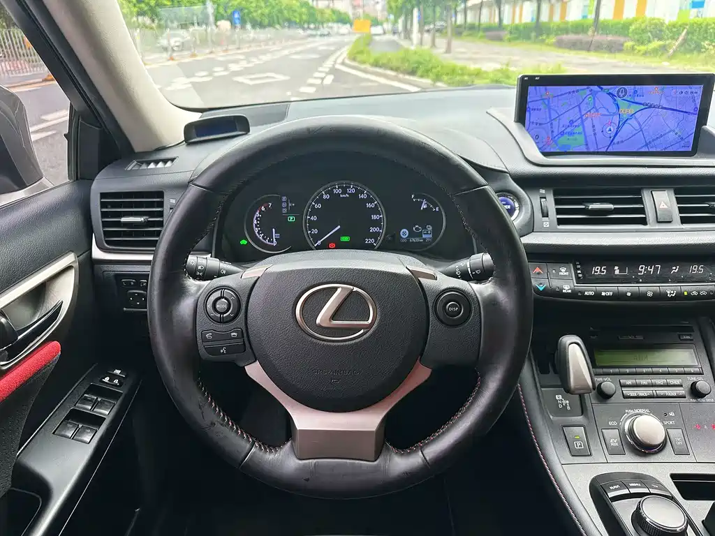 Lexus CT — миниатюра 17
