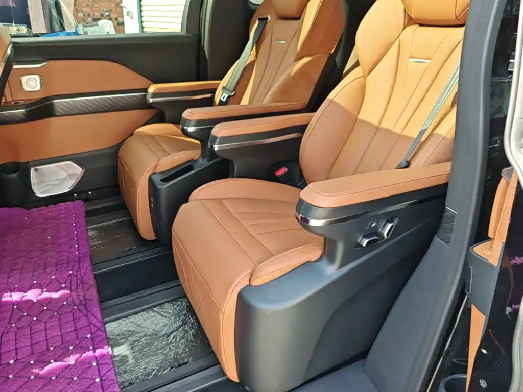 Hongqi Hongqi HQ9 PHEV — миниатюра 17