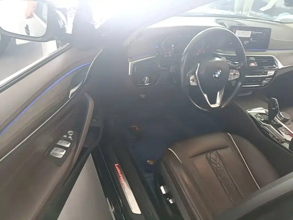 BMW 5 Series — миниатюра 16